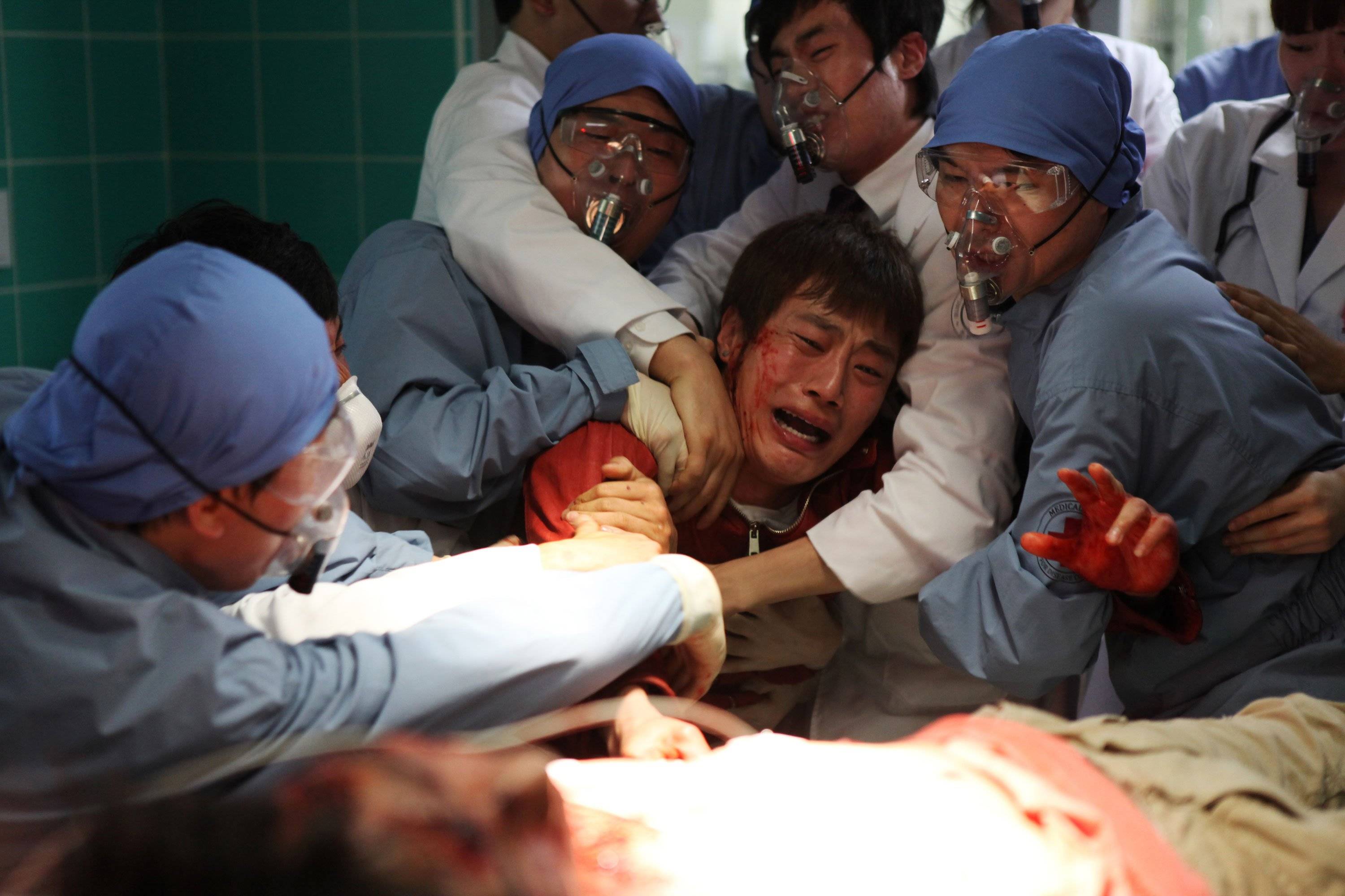 [Photos] Added new images for the Korean movie 'The Flu' @ HanCinema