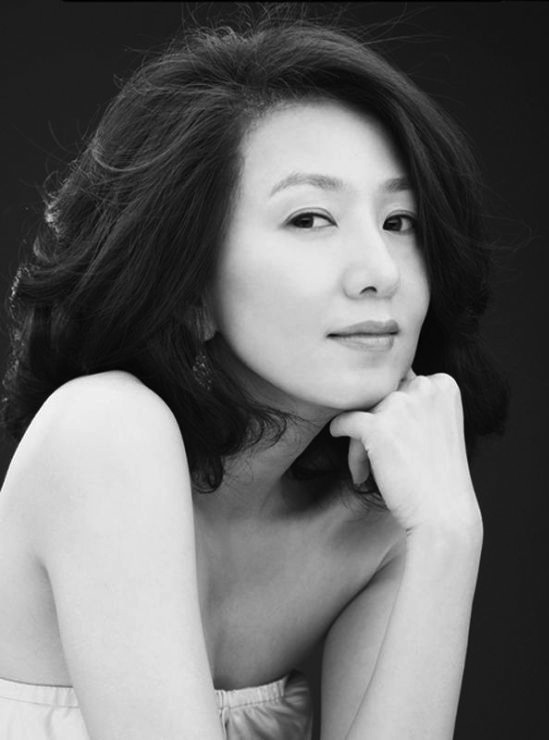 Added more pictures for the Korean actress Kim Heeae