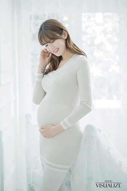 Pregnant Jung Ga-eun dazzles in her recent gorgeous pictorial