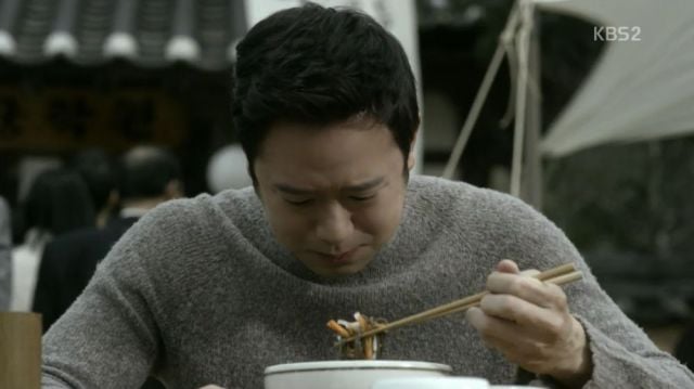 Myeong crying over his father's dish