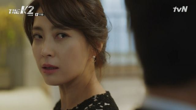 Yoo-jin telling Se-joon off