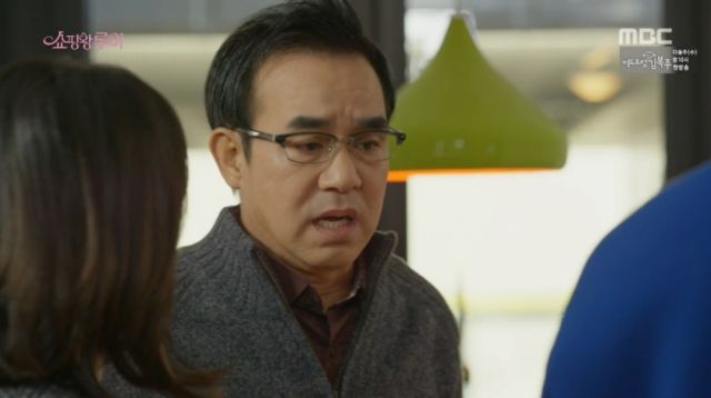 Seon-goo worried over his henchman visiting Jae-sook's bookstore