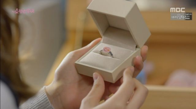 The ring Bok-sil bought for Ji-seong