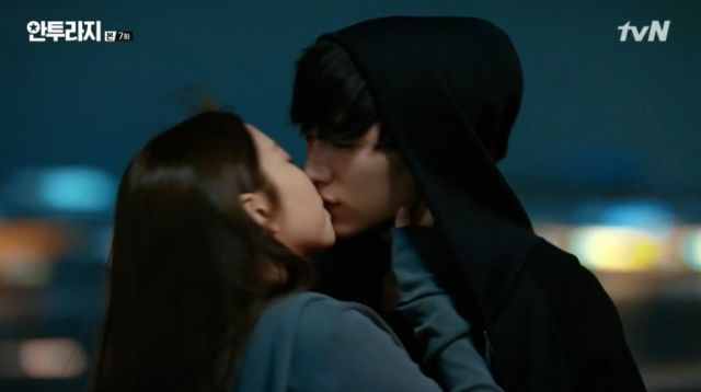 So-hee kissing Yeong-bin