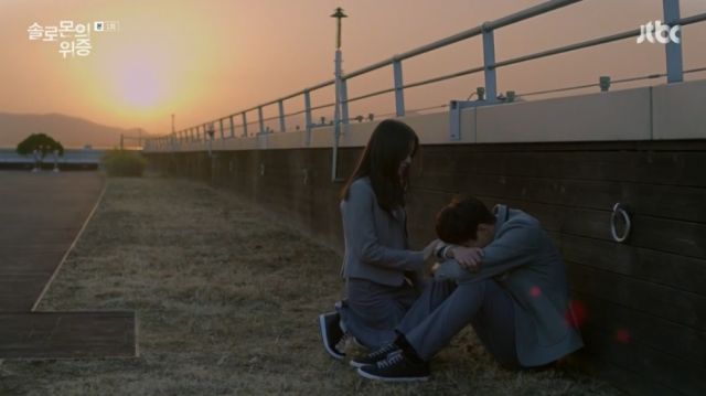 Seo-yeon comforting Joon-yeong after his near suicide attempt