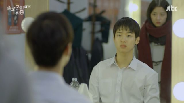 Seo-yeon telling Ji-hoon to stop meddling in something serious