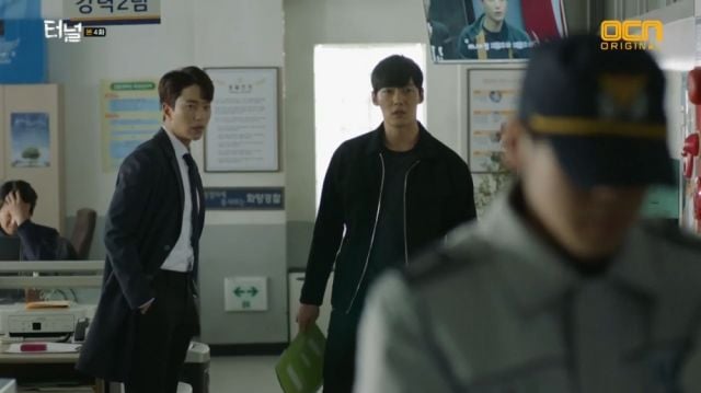 Seon-jae and Gwang-ho closing a case