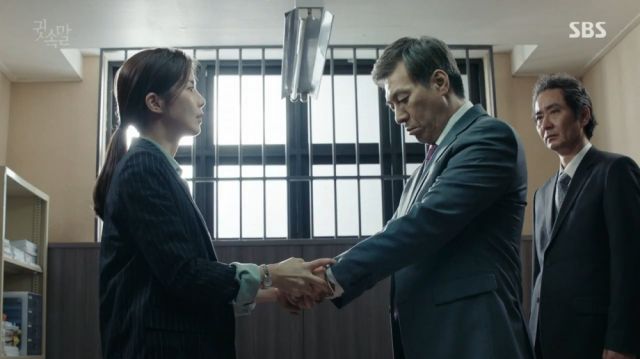 Yeong-joo arresting Il-hwan