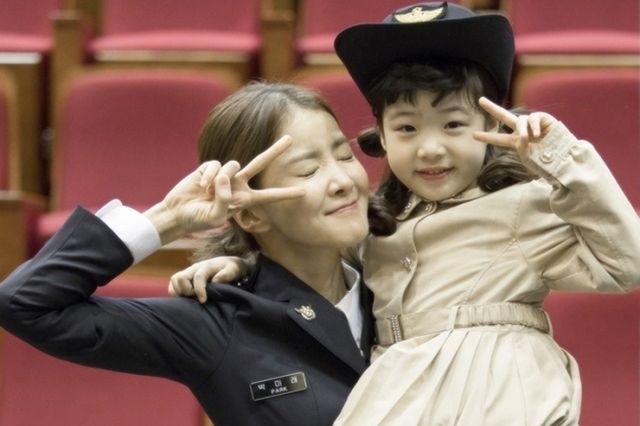 Soo-ji and Yoo-na