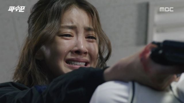 Soo-ji facing her daughter's killer