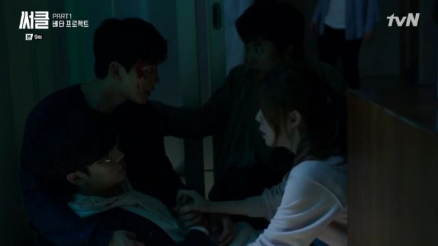Woo-jin, Detective Hong and Min-yeong rush to Beom-gyoon's side