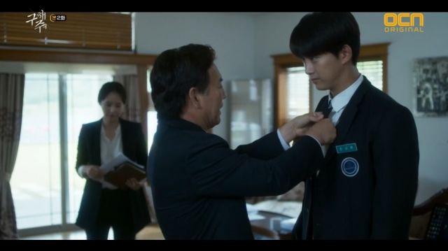 Sang-hwan and his father asking him to not get in trouble