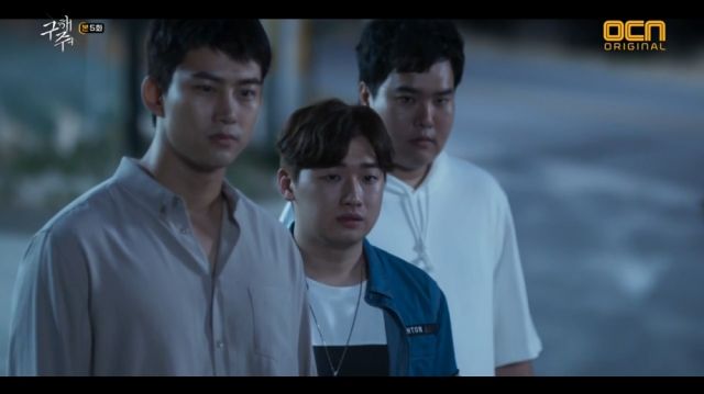 Sang-hwan, Jeong-hoon and Man-hee face the bullies