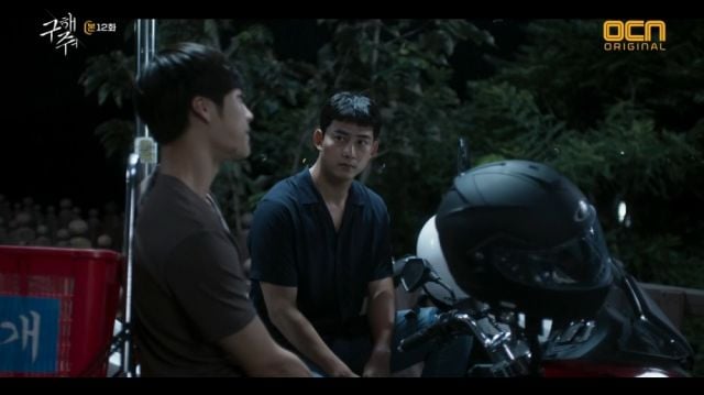 Dong-cheol telling Sang-hwan that he wishes his friend and Sang-mi will be happy