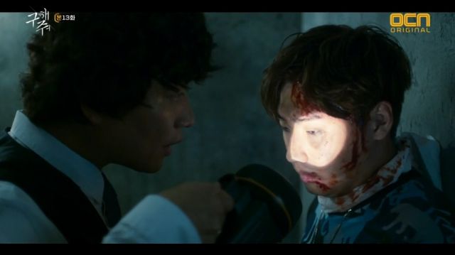 Jeong-hoon being interrogated by Wan-tae