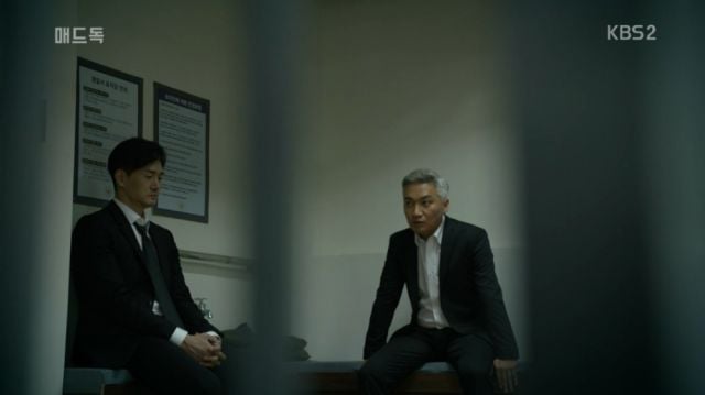 Kang-woo and Soon-jeong in jail