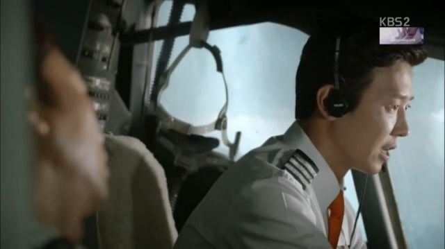 Beom-joon trying to stabilize the plane