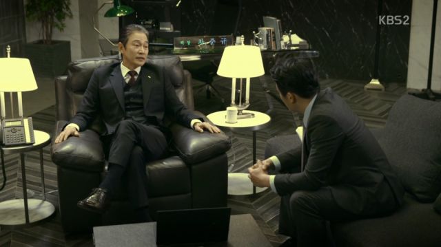 Chairman Cha discussing Hyeon-gi's vault