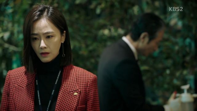 Hong-joo learns about her father's crime
