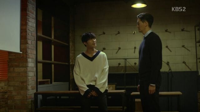 Min-joon and Kang-woo having a talk