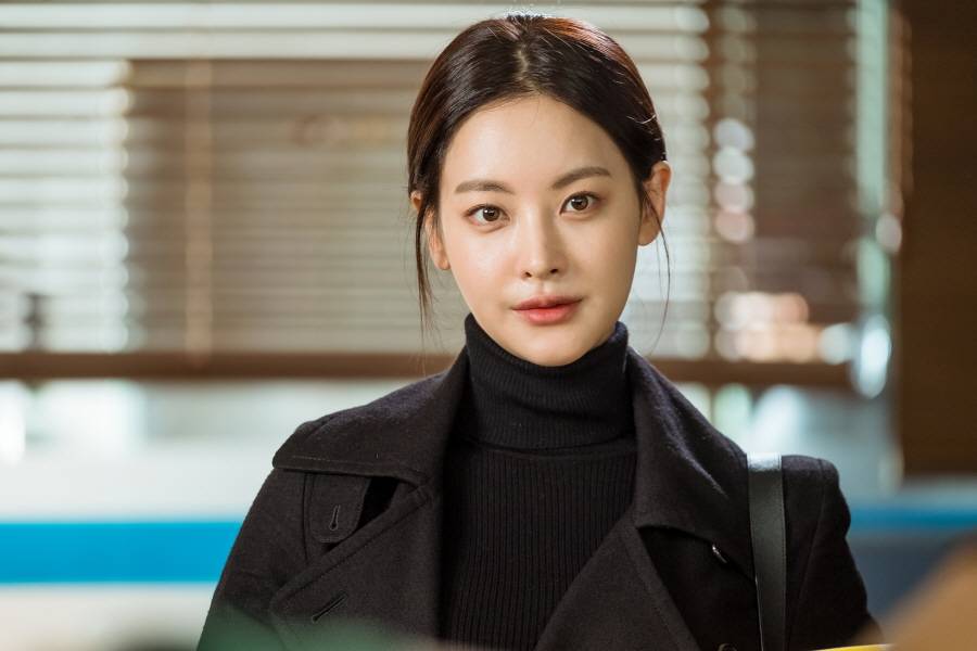 [Orion's Daily Ramblings] Oh Yeon-Seo Wields Her Trusty Umbrella For 