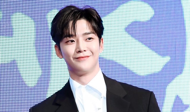[HanCinema's News] Rowoon Wins Best New Actor at Grimae Awards ...