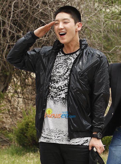 Chanmi S Star News Lee Joon Gi Is So Cute With His Shaved Head For The Military Hancinema