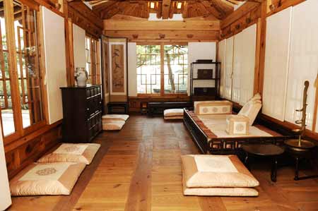 Traditional Korean Furniture Embraces Lifestyles Hancinema
