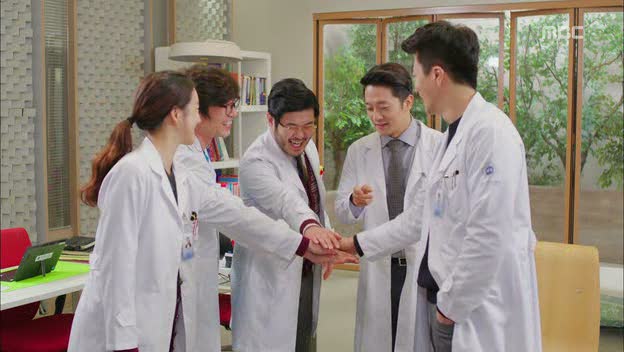 HanCinema's Drama Review] 'Medical Team' 20 @ HanCinema