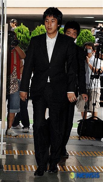 ChanMi's star news] Stars show up at Lee Eon's funeral @ HanCinema