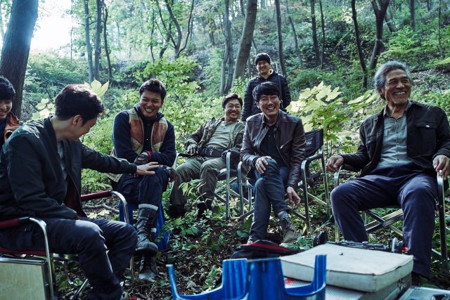 [Photos] Added new on-the-set images for the upcoming Korean movie 'The ...