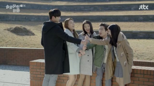 Joon-yeong, Seo-yeon and the group