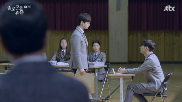 Kyeong-moon steps into the trial for the first time