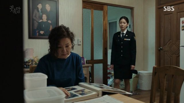 Yeong-joo and her emotionally shaken mother