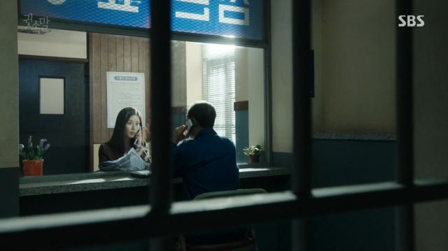 Yeong-joo visiting her father
