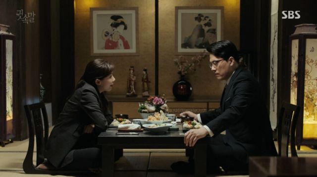 Yeong-joo making Tae-gon an offer
