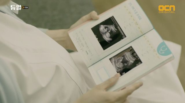 Jeong-sook looking at her pregnancy journal