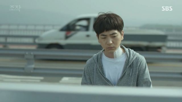 Seon-woo being devastated by his friend's betrayal
