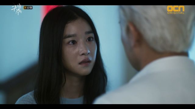 Sang-mi demanding to know why she was chosen