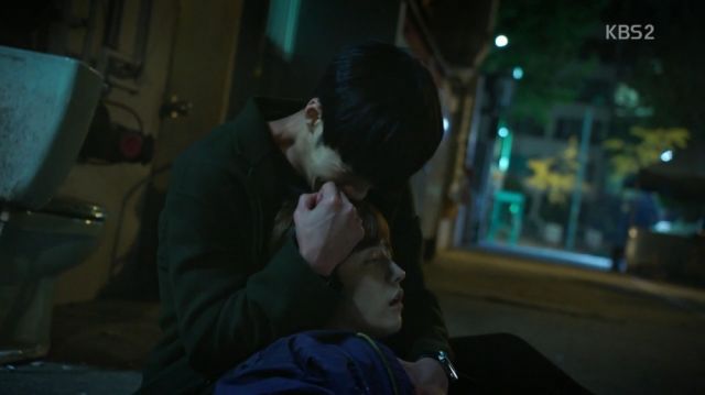 Min-joon crying over an injured Noo-ri