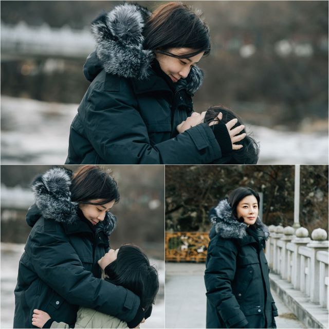Soo-jin and Hye-na hugging