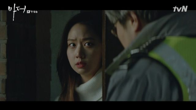 Ja-yeong being questioned by the police