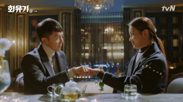 Oh-gong and Seon-mi exchanging marriage promises