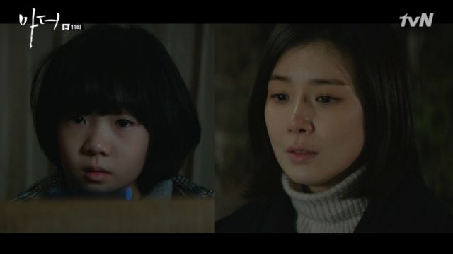 Hye-na and Soo-jin trusting each other
