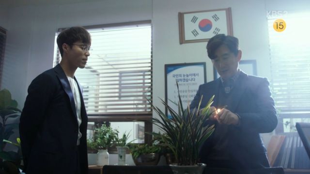 Seong-woo and In-ho talking about killing