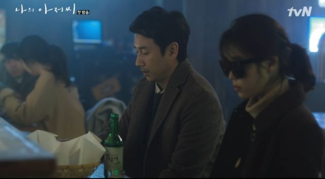 Dong-hoon and Ji-an having a drink
